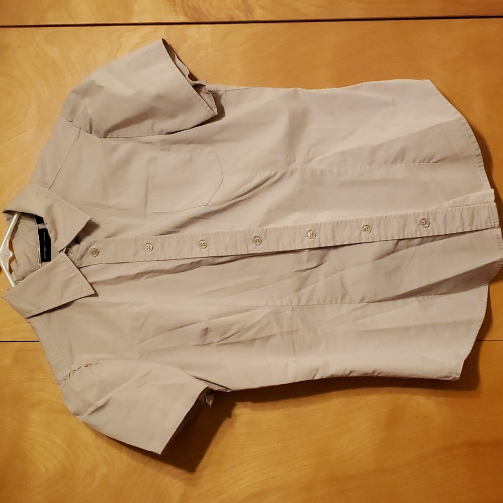 New York and Company Medium Women's Beige or Tan blouse. Tapered to fit.